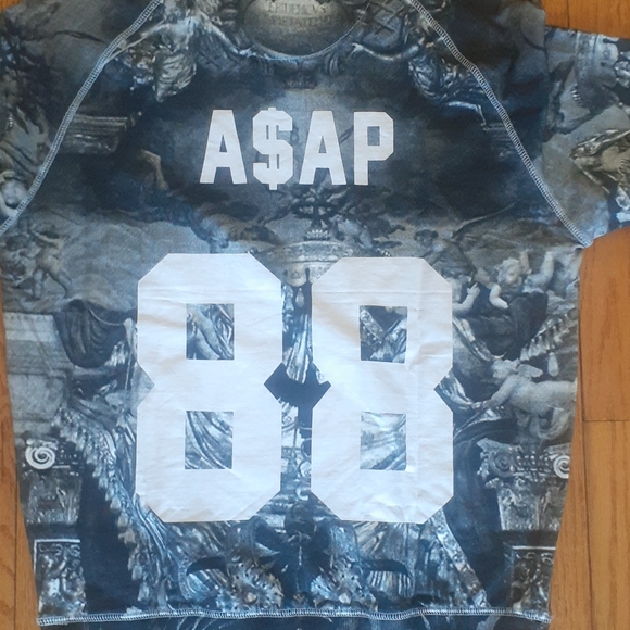 Closet clearance - Picture 4 of 7